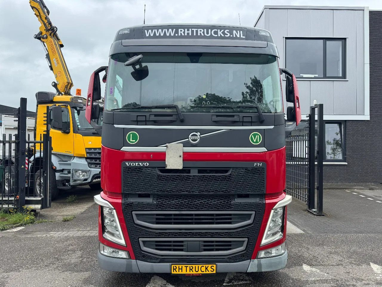 Volvo FH 420 4X2 - EURO 6 + LOW DECK - Tractor: foto 2 Volvo FH 420 4X2 - EURO 6 + LOW DECK - Tractor: foto 2