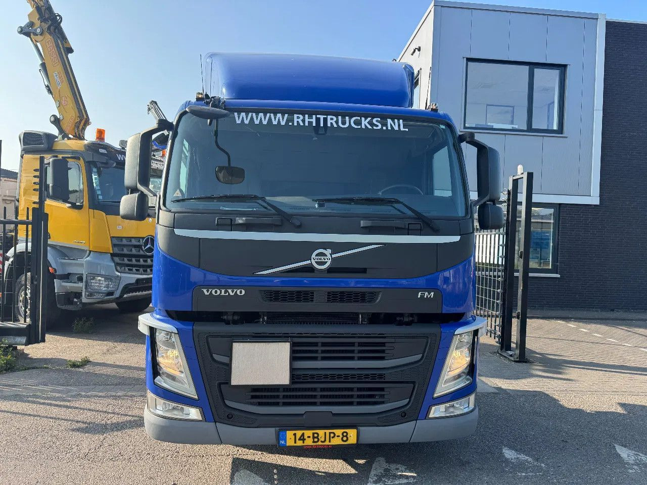 Volvo FM 330 4X2 - EURO 6 + TÜV 06-2026 - Tractor: foto 2 Volvo FM 330 4X2 - EURO 6 + TÜV 06-2026 - Tractor: foto 2