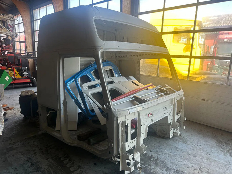 Volvo FH XL - Cabine e interior para Camião: foto 2 Volvo FH XL - Cabine e interior para Camião: foto 2