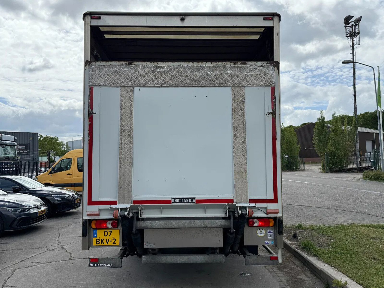 Volvo FL 250 18 TON - ONLY 169.291 KM + DHOLLANDIA LIF - Camião furgão: foto 5 Volvo FL 250 18 TON - ONLY 169.291 KM + DHOLLANDIA LIF - Camião furgão: foto 5