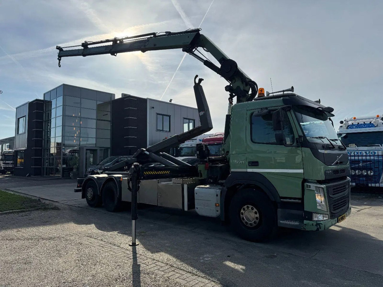 Volvo FM 370 6X2 VDL 21T + HIAB 211 + REMOTE CONTROL - Camião grua: foto 1 Volvo FM 370 6X2 VDL 21T + HIAB 211 + REMOTE CONTROL - Camião grua: foto 1