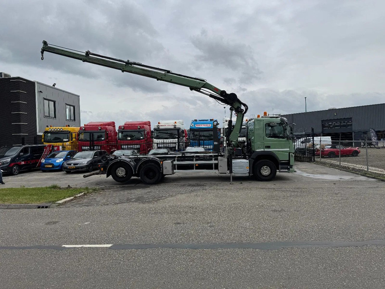 Volvo FM 370 6X2 VDL 21T HOOK + HIAB 211 + REMOTE CONT - Camião polibenne, Camião grua: foto 2 Volvo FM 370 6X2 VDL 21T HOOK + HIAB 211 + REMOTE CONT - Camião polibenne, Camião grua: foto 2