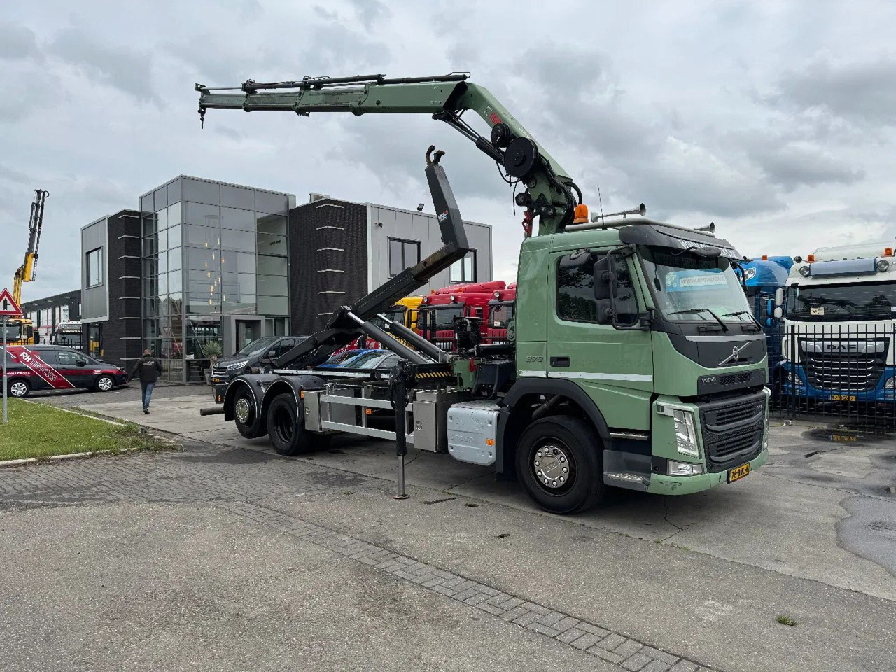 Volvo FM 370 6X2 VDL 21T HOOK + HIAB 211 + REMOTE CONT - Camião polibenne, Camião grua: foto 3 Volvo FM 370 6X2 VDL 21T HOOK + HIAB 211 + REMOTE CONT - Camião polibenne, Camião grua: foto 3