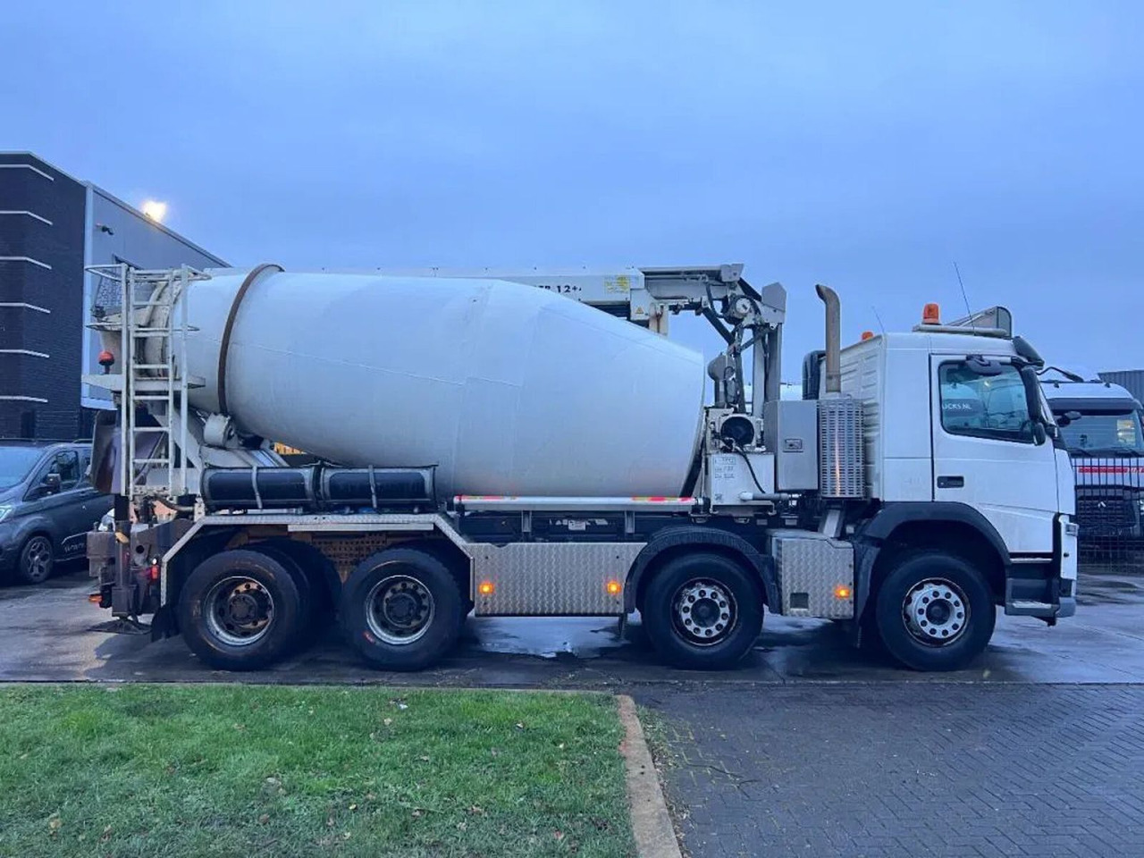 Volvo FM 410 8X4 - 3 UNITS! + MIXER 9m3 + LIEBHERR CON Volvo FM 410 8X4 - 3 UNITS! + MIXER 9m3 + LIEBHERR CON - Camião betoneira: foto 2 Volvo FM 410 8X4 - 3 UNITS! + MIXER 9m3 + LIEBHERR CON Volvo FM 410 8X4 - 3 UNITS! + MIXER 9m3 + LIEBHERR CON - Camião betoneira: foto 2