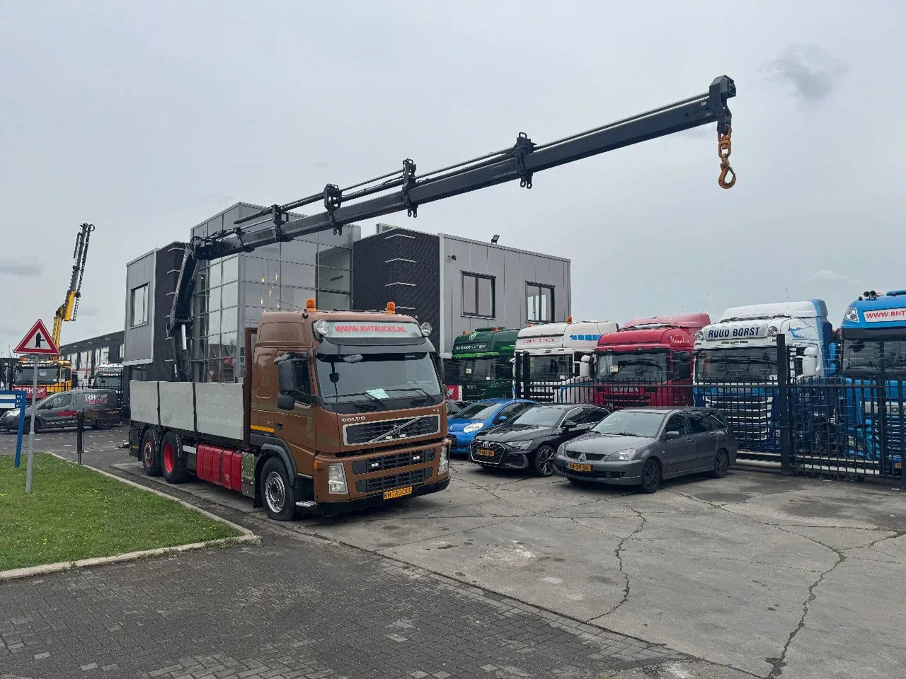 Volvo FM 500 6X2 EURO 5 HIAB 211 EP5 + REMOTE CONTROL - Camião grua: foto 1 Volvo FM 500 6X2 EURO 5 HIAB 211 EP5 + REMOTE CONTROL - Camião grua: foto 1