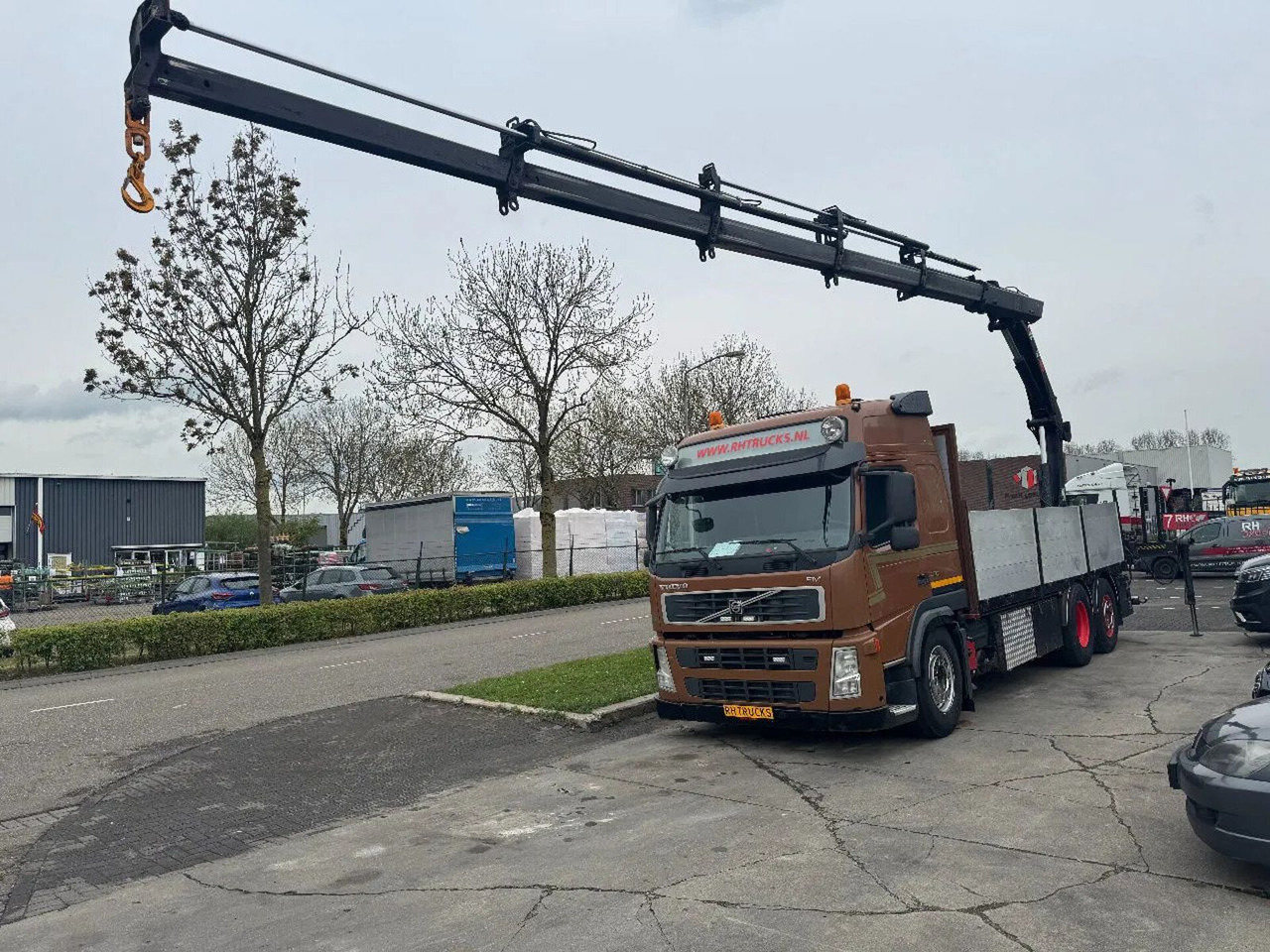 Volvo FM 500 6X2 EURO 5 HIAB 211 EP5 + REMOTE CONTROL - Camião grua: foto 2 Volvo FM 500 6X2 EURO 5 HIAB 211 EP5 + REMOTE CONTROL - Camião grua: foto 2