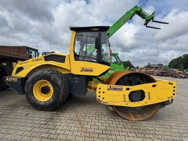 Compactador de asfalto BOMAG BW 213 D-5: foto 6