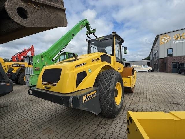 Compactador de asfalto BOMAG BW 213 D-5: foto 7
