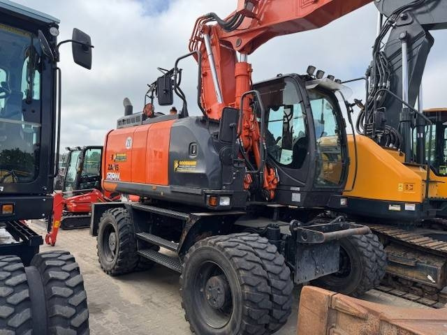 Hitachi ZX 170 W - Escavadeira de rodas: foto 1 Hitachi ZX 170 W - Escavadeira de rodas: foto 1