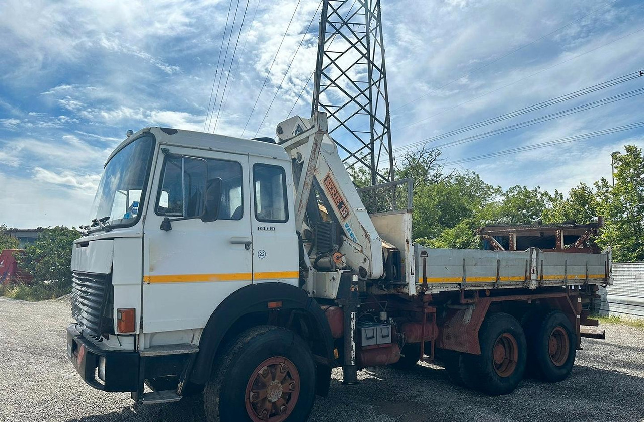Iveco 330 26 con gru - Camião de caixa aberta/ Plataforma, Camião grua: foto 2 Iveco 330 26 con gru - Camião de caixa aberta/ Plataforma, Camião grua: foto 2