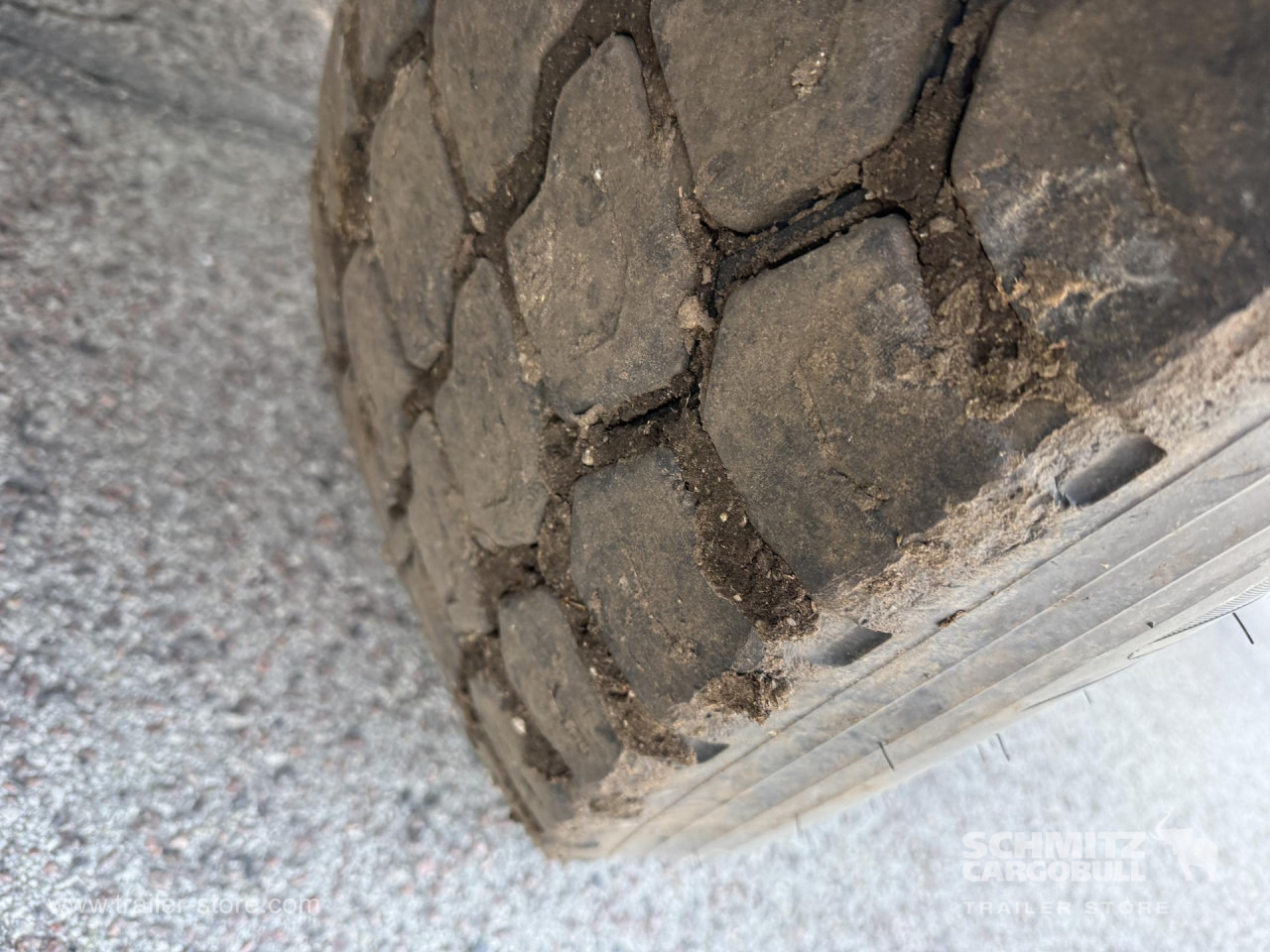 KAESSBOHRER Tipper Steel half pipe body 27m³ - Semi-reboque basculante: foto 2 KAESSBOHRER Tipper Steel half pipe body 27m³ - Semi-reboque basculante: foto 2