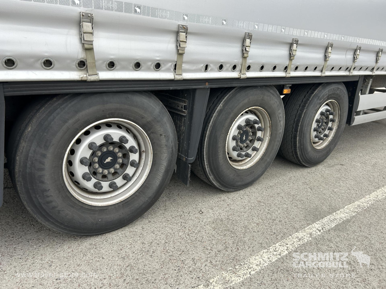 SCHMITZ Curtainsider Standard - Semi-reboque de lona: foto 2 SCHMITZ Curtainsider Standard - Semi-reboque de lona: foto 2