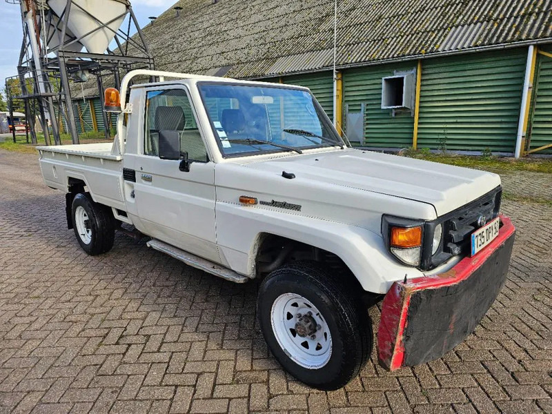 Toyota Land Cruiser LB71MOD - Automóvel: foto 3 Toyota Land Cruiser LB71MOD - Automóvel: foto 3