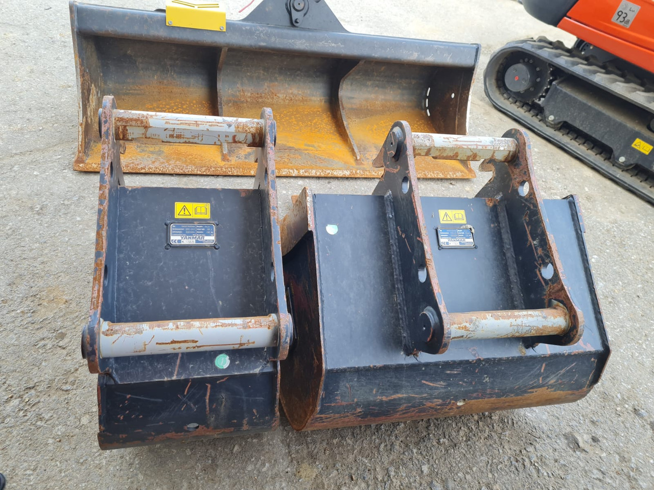 Bucket package for Yanmar B 95 W - Balde escavadora para Escavadeira de rodas: foto 1 Bucket package for Yanmar B 95 W - Balde escavadora para Escavadeira de rodas: foto 1