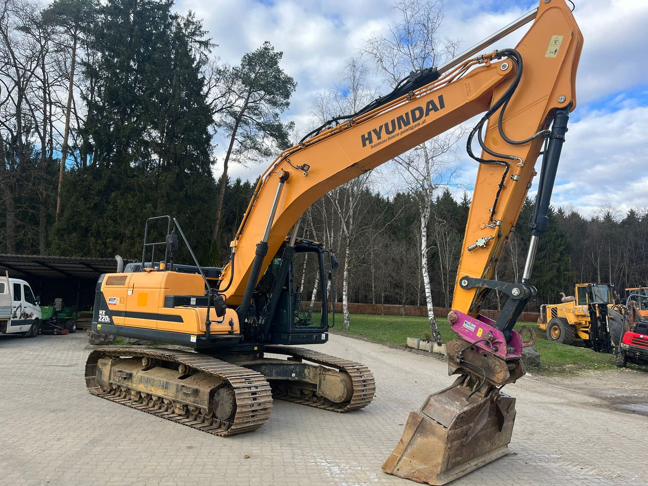 HYUNDAI HX 220 L - Escavadora de rastos: foto 3 HYUNDAI HX 220 L - Escavadora de rastos: foto 3