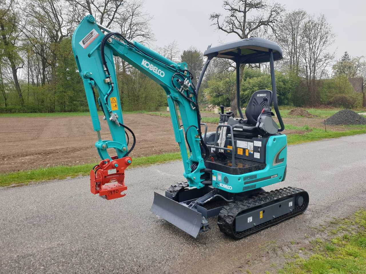 KOBELCO SK 17 SR-3E - Mini escavadeira: foto 3 KOBELCO SK 17 SR-3E - Mini escavadeira: foto 3