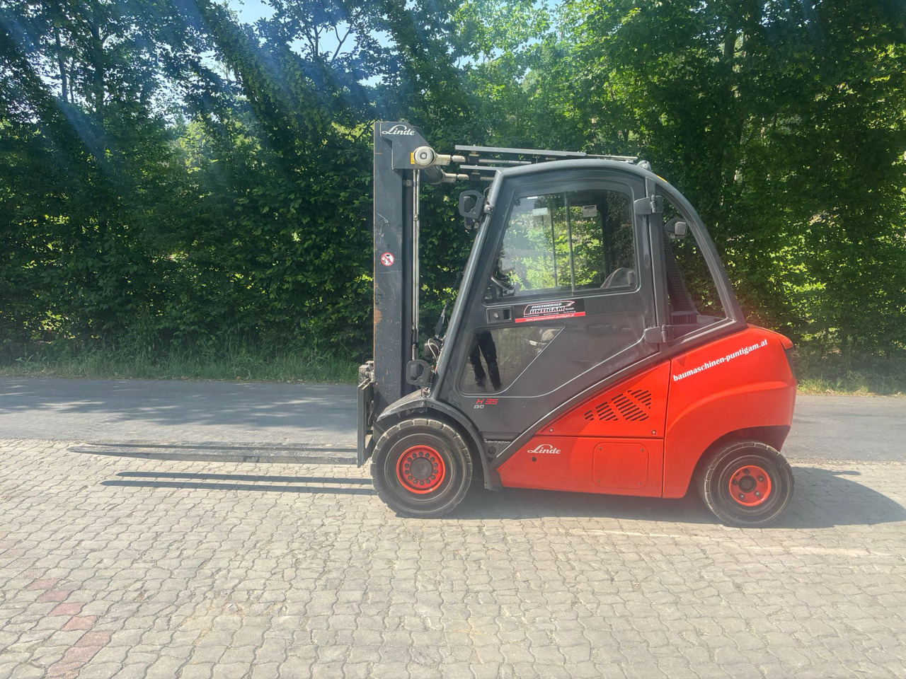 LINDE H 35 D-02 Triplex - Empilhador a diesel: foto 1 LINDE H 35 D-02 Triplex - Empilhador a diesel: foto 1