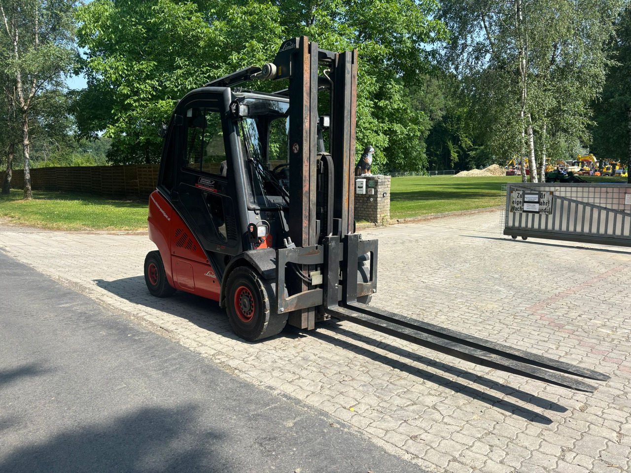 LINDE H 35 D-02 Triplex - Empilhador a diesel: foto 4 LINDE H 35 D-02 Triplex - Empilhador a diesel: foto 4
