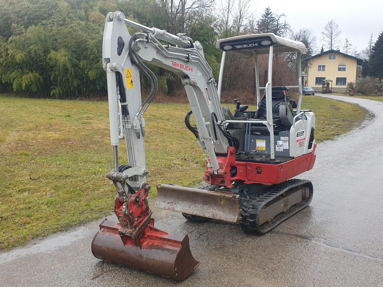 TAKEUCHI TB 225 - Mini escavadeira: foto 3 TAKEUCHI TB 225 - Mini escavadeira: foto 3