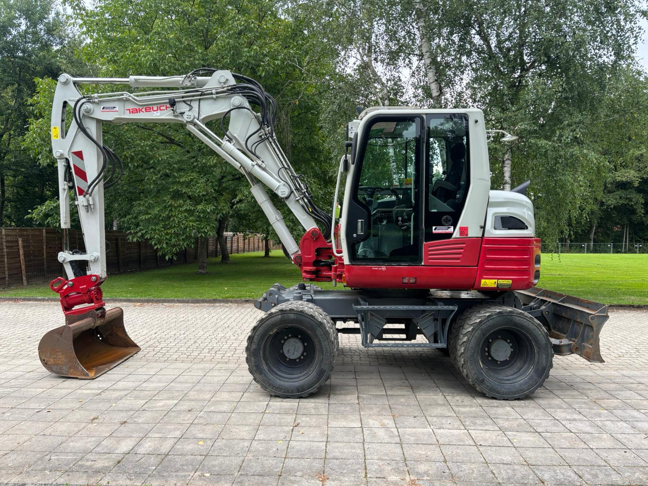 TAKEUCHI TB 295 W - Escavadeira de rodas: foto 1 TAKEUCHI TB 295 W - Escavadeira de rodas: foto 1