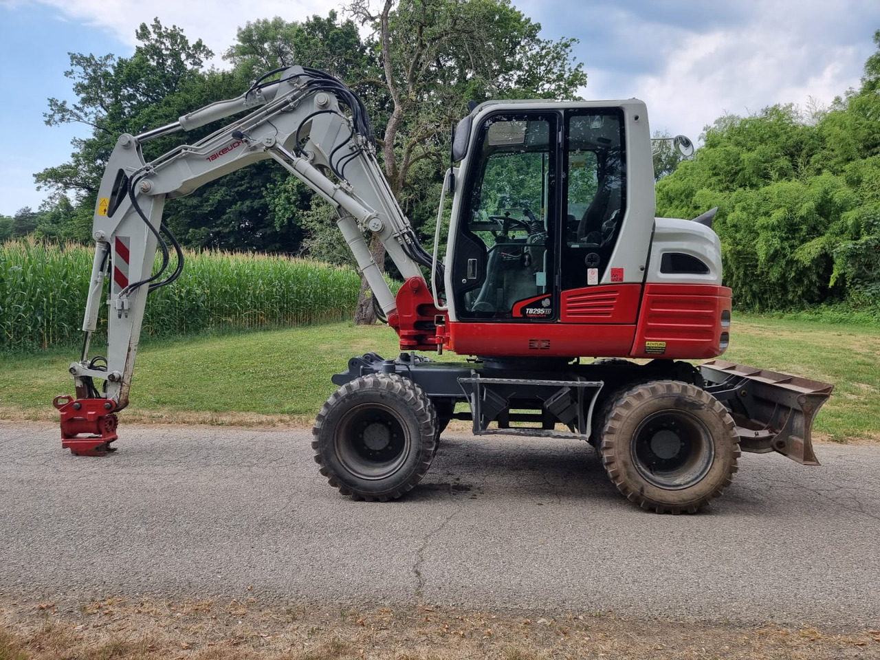 Takeuchi TB 295 W - Escavadeira de rodas: foto 1 Takeuchi TB 295 W - Escavadeira de rodas: foto 1
