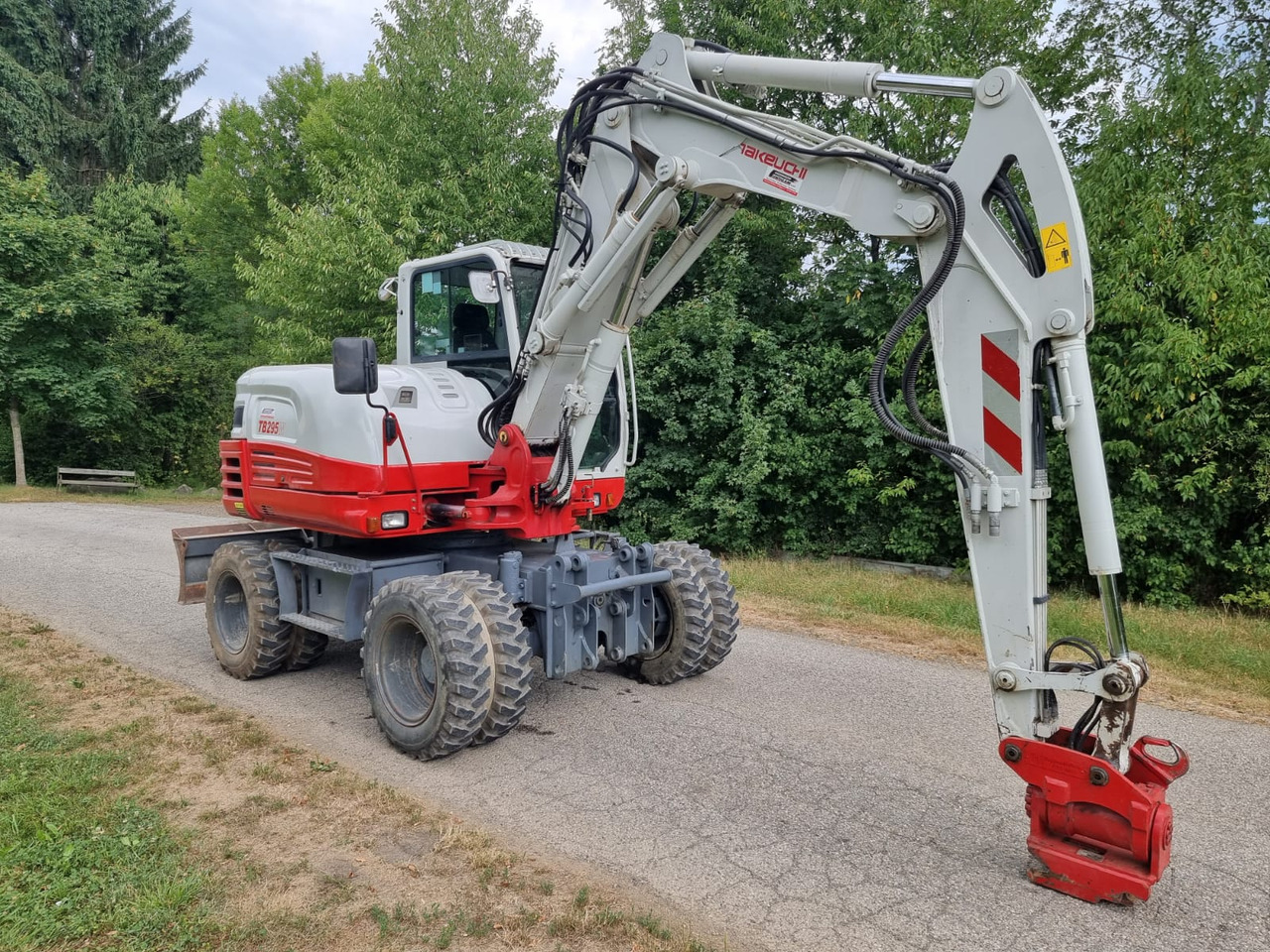 Takeuchi TB 295 W - Escavadeira de rodas: foto 4 Takeuchi TB 295 W - Escavadeira de rodas: foto 4