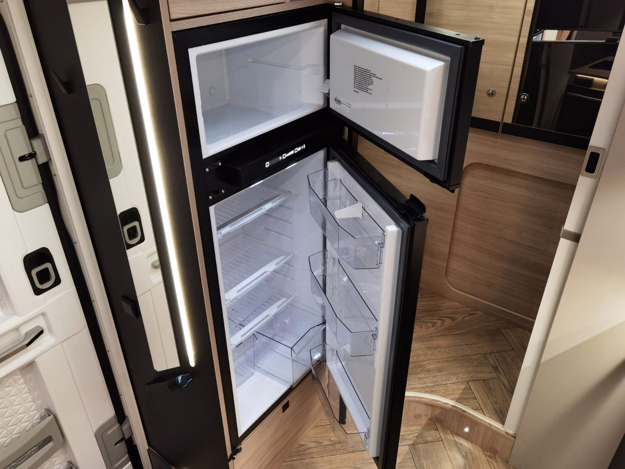 Autocaravana perfilada Chausson 650 ETAPE - LINE / 140PS / HUBBETT & RAUMBAD: foto 16
