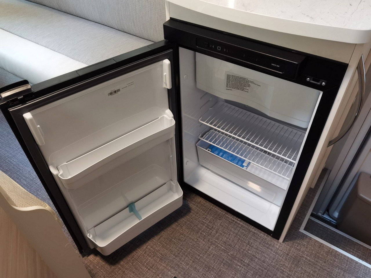 Autocaravana capucine Eura Mobil ACTIVA ONE 630 LS / -2025- / 140PS / RAUMWUNDER: foto 21