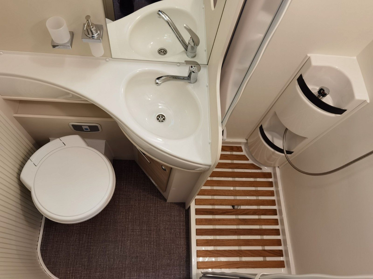 Autocaravana capucine Eura Mobil ACTIVA ONE 630 LS / -2025- / 140PS / RAUMWUNDER: foto 22