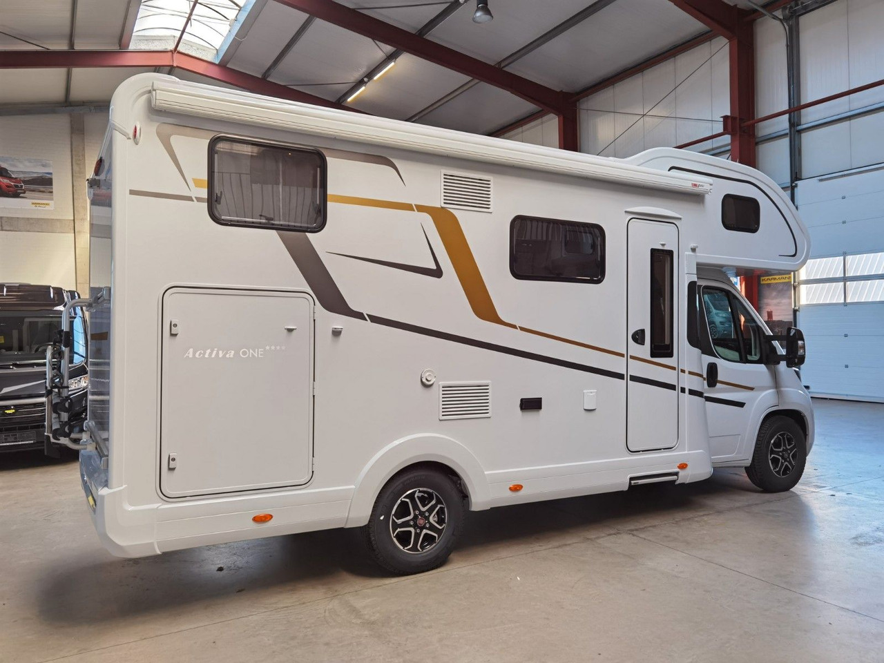 Eura Mobil ACTIVA ONE 690 HB / 180PS-9G AUTOMATIK -40H MAXI - Autocaravana capucine: foto 4 Eura Mobil ACTIVA ONE 690 HB / 180PS-9G AUTOMATIK -40H MAXI - Autocaravana capucine: foto 4