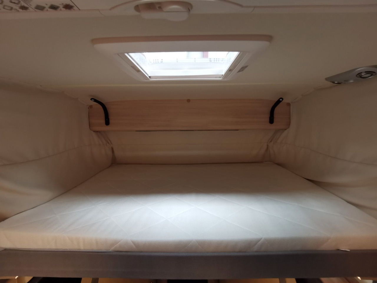 Locação financeira de Eura Mobil INTEGRA LINE 720 EB /-2026- /8G-180PS/PLUS-PAKET Eura Mobil INTEGRA LINE 720 EB /-2026- /8G-180PS/PLUS-PAKET: foto 22 Locação financeira de Eura Mobil INTEGRA LINE 720 EB /-2026- /8G-180PS/PLUS-PAKET Eura Mobil INTEGRA LINE 720 EB /-2026- /8G-180PS/PLUS-PAKET: foto 22