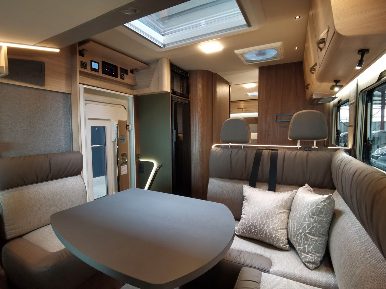 Locação financeira de Eura Mobil INTEGRA LINE 720 EB /-2026- /8G-180PS/PLUS-PAKET Eura Mobil INTEGRA LINE 720 EB /-2026- /8G-180PS/PLUS-PAKET: foto 14 Locação financeira de Eura Mobil INTEGRA LINE 720 EB /-2026- /8G-180PS/PLUS-PAKET Eura Mobil INTEGRA LINE 720 EB /-2026- /8G-180PS/PLUS-PAKET: foto 14