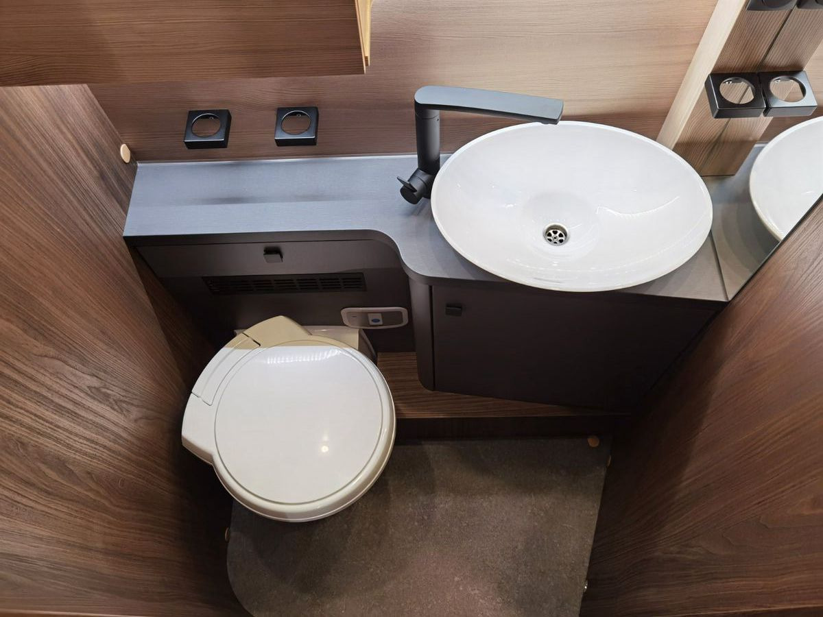 Locação financeira de Eura Mobil INTEGRA LINE 720 EB /-2026- /8G-180PS/PLUS-PAKET Eura Mobil INTEGRA LINE 720 EB /-2026- /8G-180PS/PLUS-PAKET: foto 24 Locação financeira de Eura Mobil INTEGRA LINE 720 EB /-2026- /8G-180PS/PLUS-PAKET Eura Mobil INTEGRA LINE 720 EB /-2026- /8G-180PS/PLUS-PAKET: foto 24