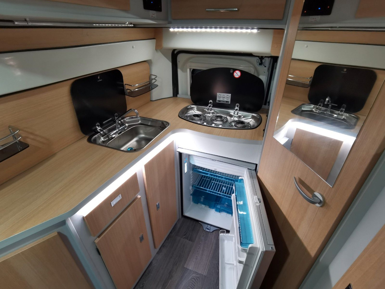 Campervan Karmann DEXTER 550 / 140PS / CONCEPT - PAKET & HUBBETT: foto 16