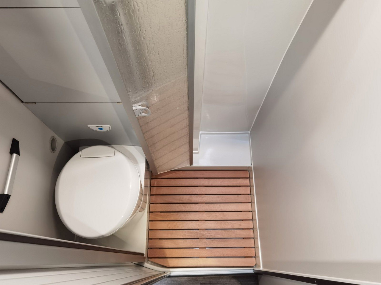 Campervan Karmann DEXTER 560 / 170PS - 4x4 / SOLAR & MARKISE & ALU: foto 18