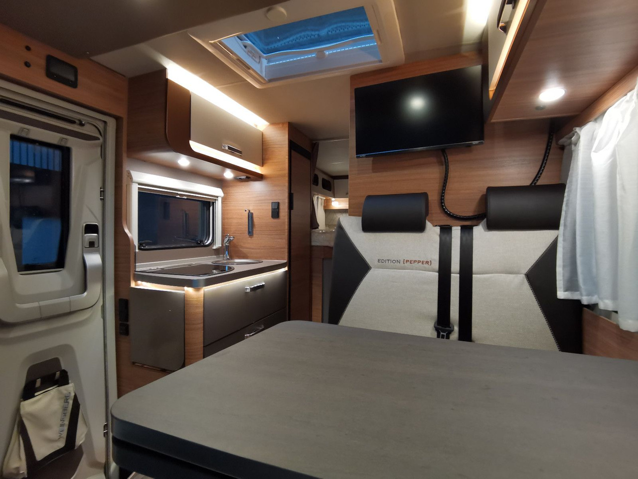 Locação financeira de  Weinsberg CARACOMPACT 640 MEG EDITION-PEPPER / EINZELBETTE Weinsberg CARACOMPACT 640 MEG EDITION-PEPPER / EINZELBETTE: foto 13