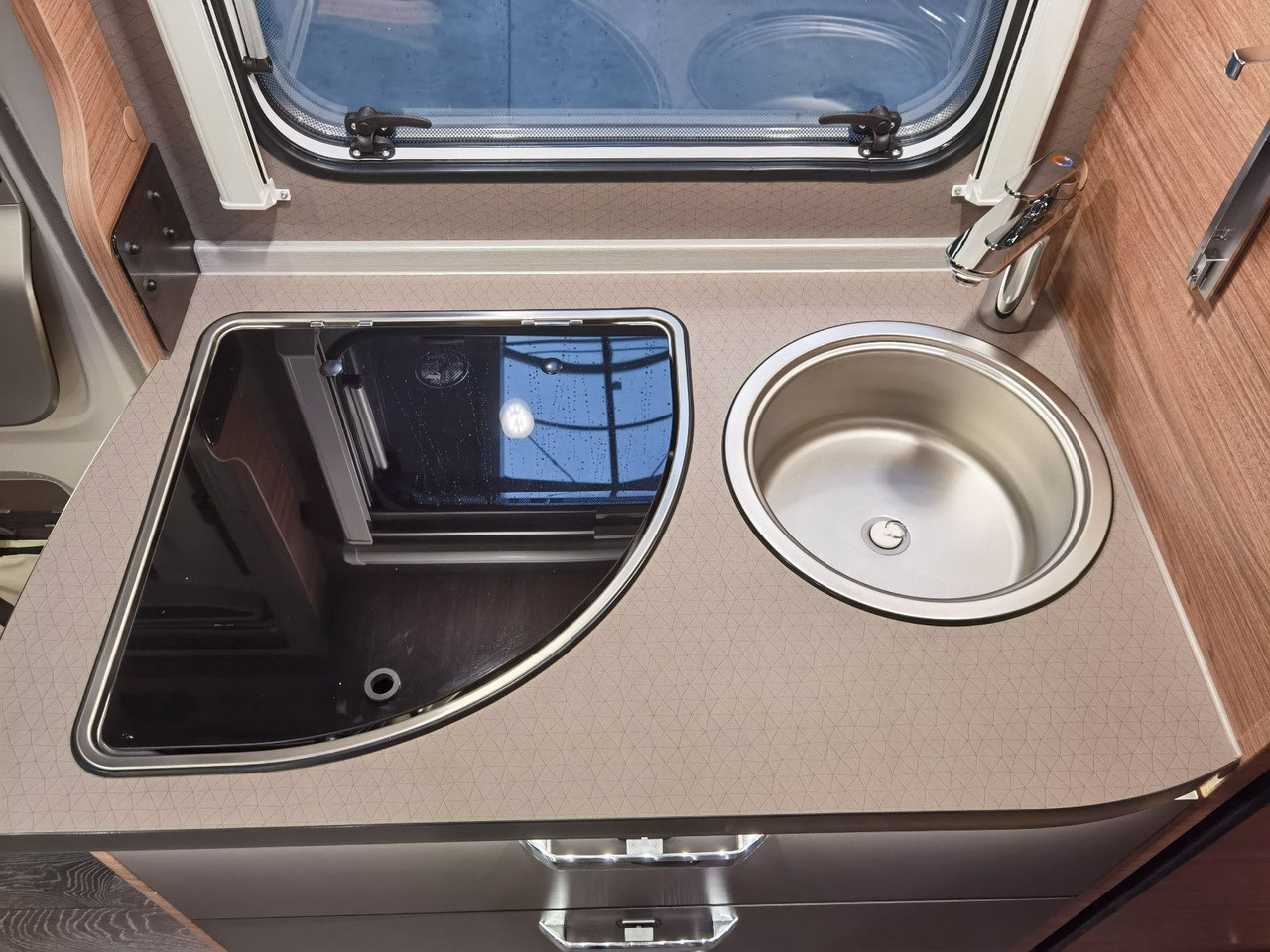 Locação financeira de  Weinsberg CARACOMPACT 640 MEG EDITION-PEPPER / EINZELBETTE Weinsberg CARACOMPACT 640 MEG EDITION-PEPPER / EINZELBETTE: foto 14