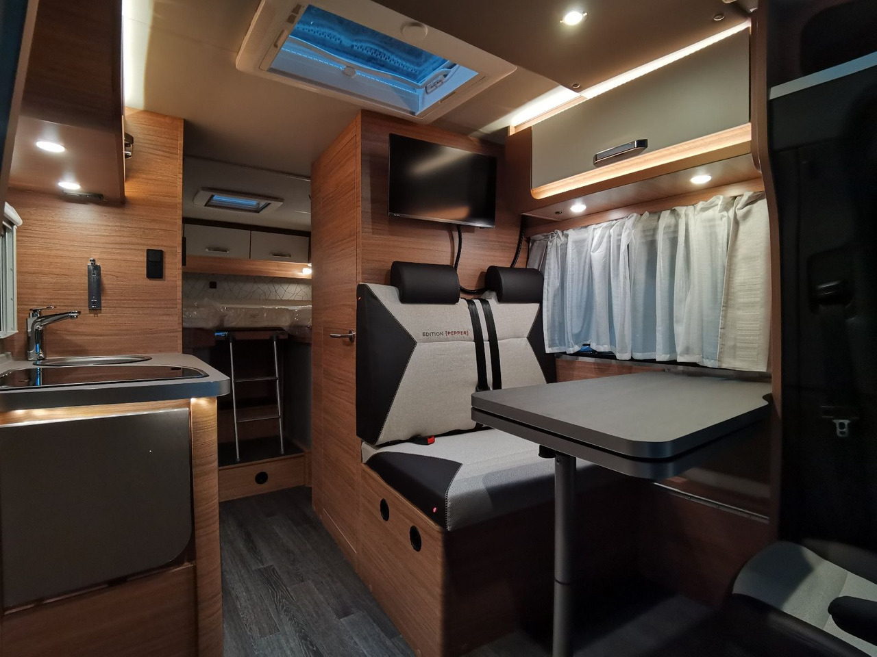 Locação financeira de  Weinsberg CARACOMPACT 640 MEG EDITION-PEPPER / EINZELBETTE Weinsberg CARACOMPACT 640 MEG EDITION-PEPPER / EINZELBETTE: foto 11