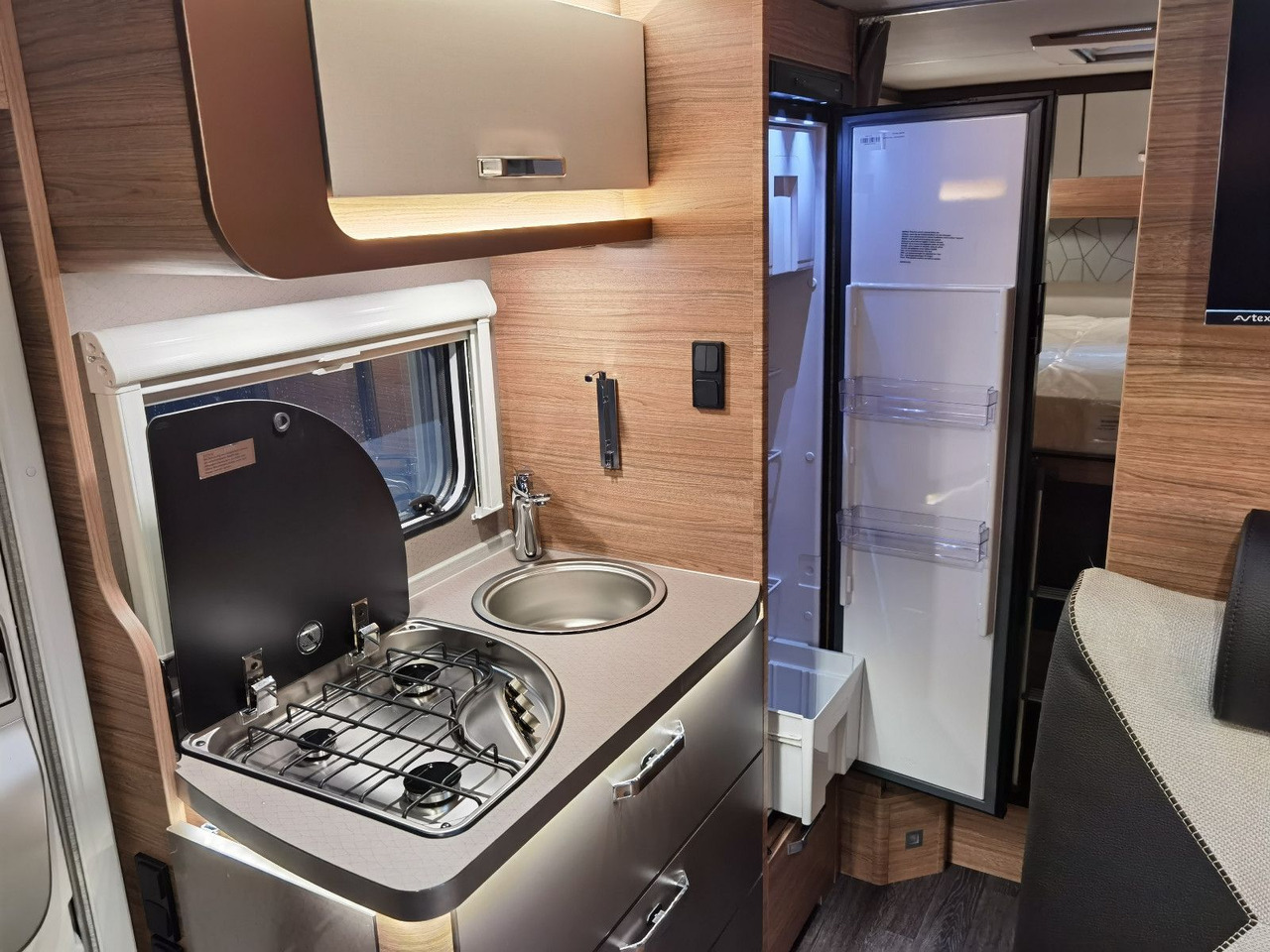 Locação financeira de  Weinsberg CARACOMPACT 640 MEG EDITION-PEPPER / EINZELBETTE Weinsberg CARACOMPACT 640 MEG EDITION-PEPPER / EINZELBETTE: foto 16