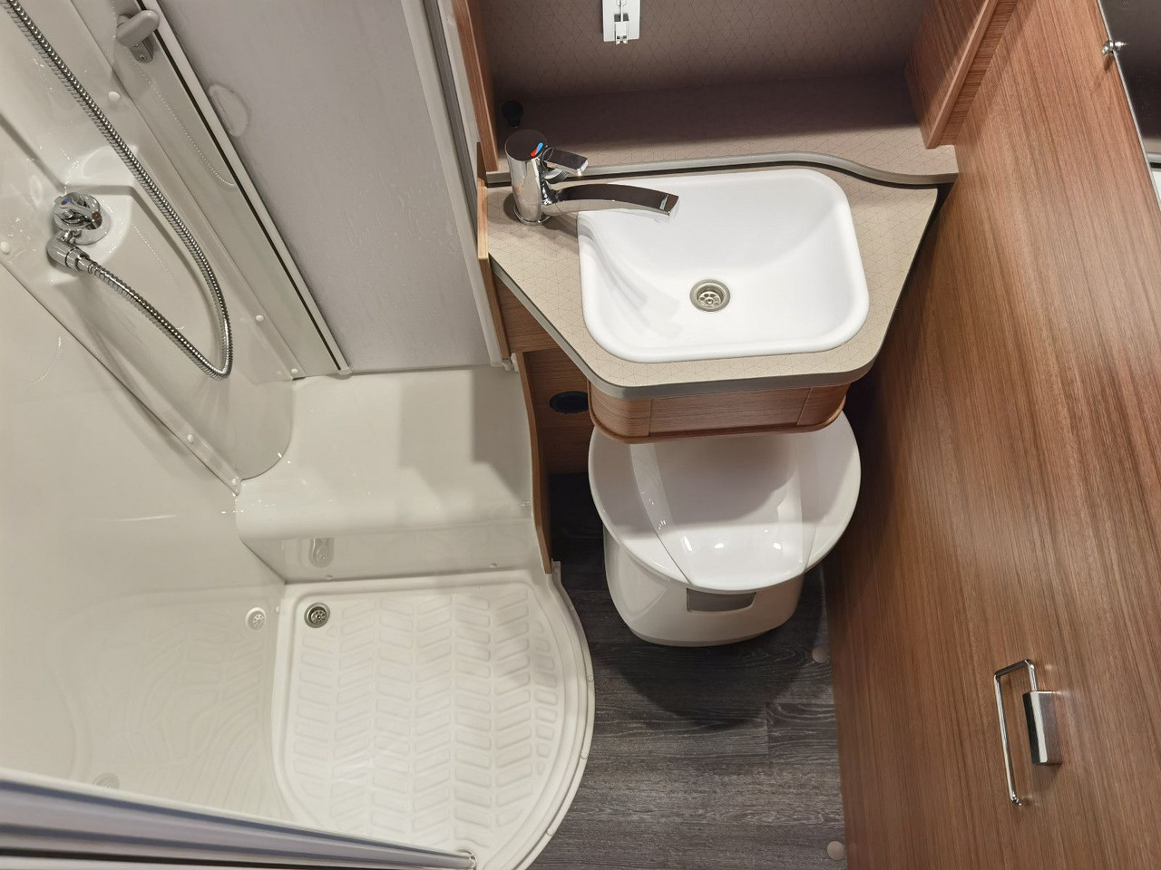 Locação financeira de  Weinsberg CARACOMPACT 640 MEG EDITION-PEPPER / EINZELBETTE Weinsberg CARACOMPACT 640 MEG EDITION-PEPPER / EINZELBETTE: foto 20