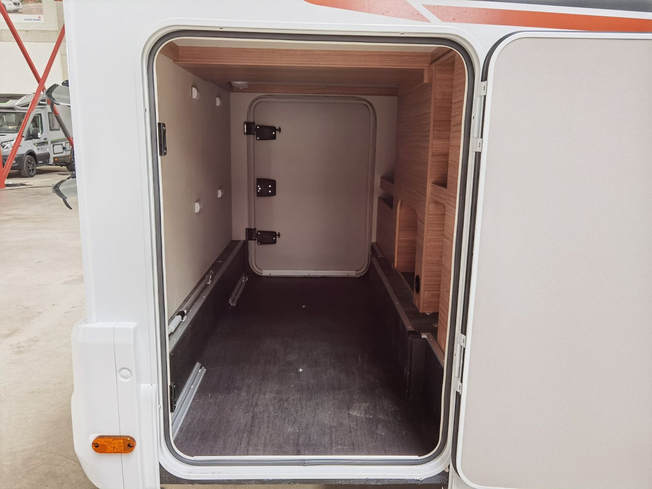 Locação financeira de  Weinsberg CARACOMPACT 640 MEG EDITION-PEPPER / EINZELBETTE Weinsberg CARACOMPACT 640 MEG EDITION-PEPPER / EINZELBETTE: foto 9