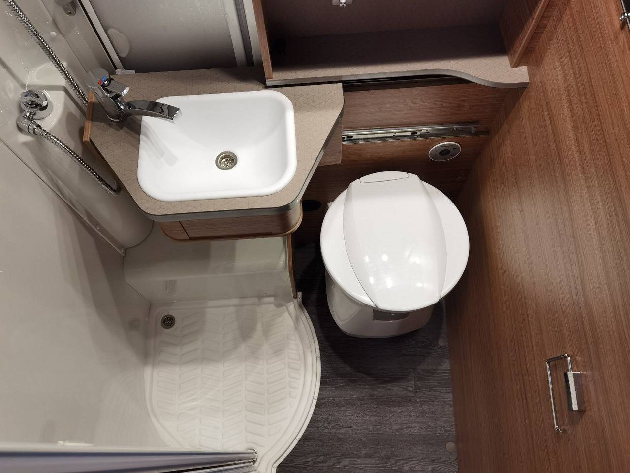 Locação financeira de  Weinsberg CARACOMPACT 640 MEG EDITION-PEPPER / EINZELBETTE Weinsberg CARACOMPACT 640 MEG EDITION-PEPPER / EINZELBETTE: foto 19