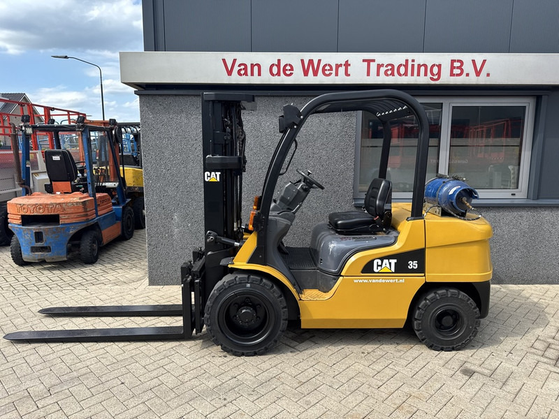 Caterpillar GP35 Triplo 430 Freelift / Sideshift / 4e Functie LPG 2008 - Empilhador a gás: foto 1 Caterpillar GP35 Triplo 430 Freelift / Sideshift / 4e Functie LPG 2008 - Empilhador a gás: foto 1