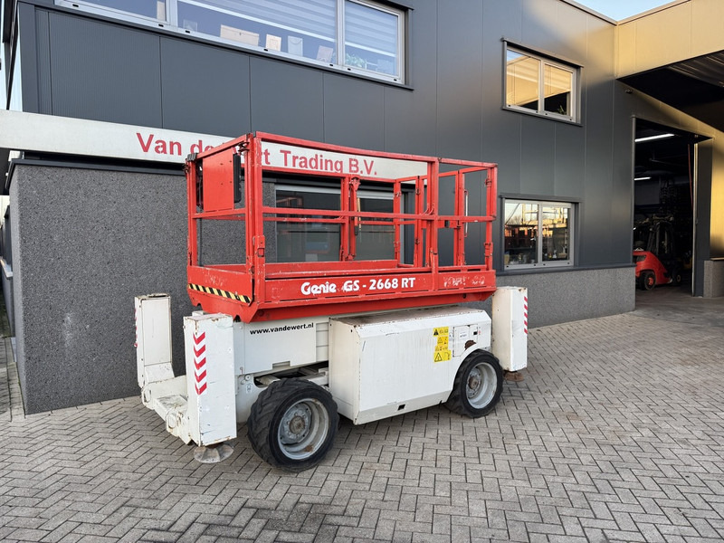 Genie GS 2668 RT Hoogwerker / Arbeitsbuhne 10mtr werkhoogte 4x4 kubota DIESEL 2010 - Plataforma de Tijera/ Plataforma de tesoura: foto 2 Genie GS 2668 RT Hoogwerker / Arbeitsbuhne 10mtr werkhoogte 4x4 kubota DIESEL 2010 - Plataforma de Tijera/ Plataforma de tesoura: foto 2