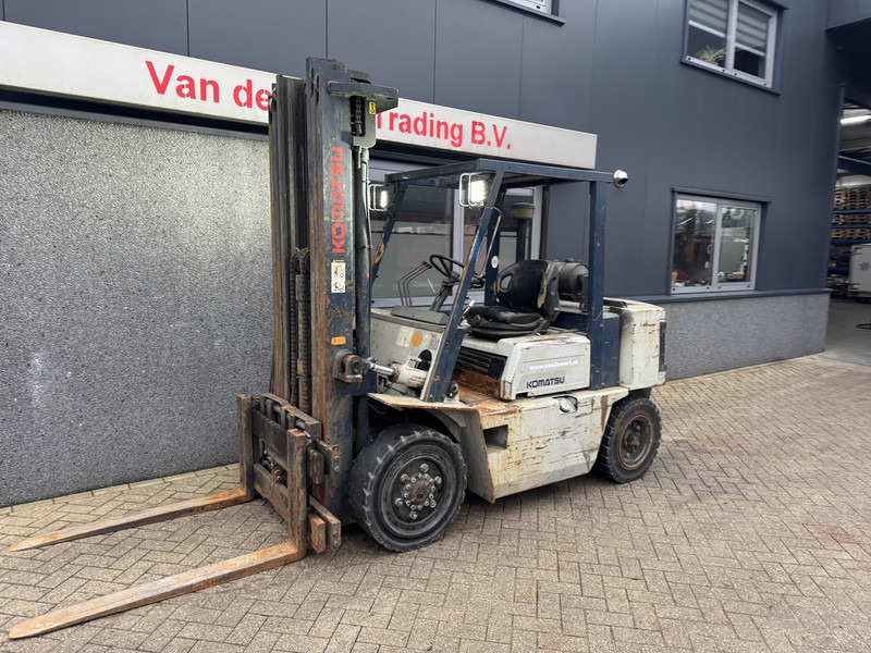 Komatsu FD35Z-4 Triplo 600 Freelift / Sideshift 6 Cilinder Diesel - Empilhador a diesel: foto 3 Komatsu FD35Z-4 Triplo 600 Freelift / Sideshift 6 Cilinder Diesel - Empilhador a diesel: foto 3