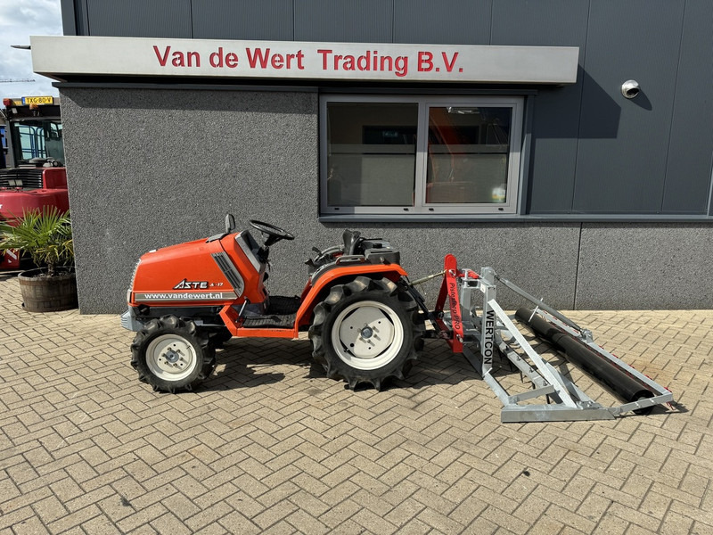 Mini trator Kubota mini tractor KUBOTA ASTE 17D 4x4 zijschakeling Met Pistesleep/ Manegevlakker 200CM DIESEL Demo: foto 1