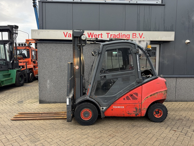 Linde H30T-01 Duplo 365 Sideshift / Vorkversteller LPG 2012 - Empilhador a gás: foto 1 Linde H30T-01 Duplo 365 Sideshift / Vorkversteller LPG 2012 - Empilhador a gás: foto 1