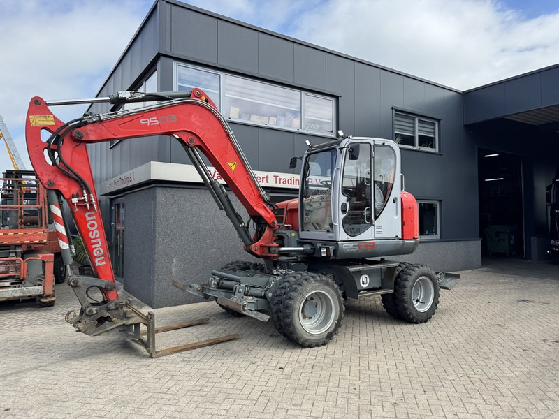 Neuson 9503 WD Mobiele Kraan 2009 Palletvork, Stenenklem, 2x Bak 8860hours Deutz Diesel - Grua móvel: foto 3 Neuson 9503 WD Mobiele Kraan 2009 Palletvork, Stenenklem, 2x Bak 8860hours Deutz Diesel - Grua móvel: foto 3