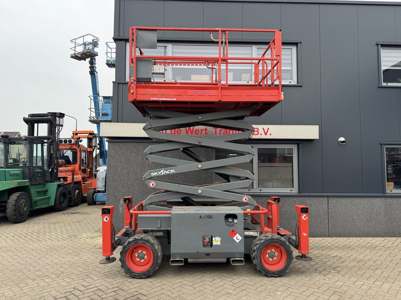 Skyjack SJ 6832RT Schaarhoogwerker / Scissor / Arbeitsbuhne 2016 4X4 Kubota Diesel 12M Werkhoogte - Plataforma de Tijera/ Plataforma de tesoura: foto 5 Skyjack SJ 6832RT Schaarhoogwerker / Scissor / Arbeitsbuhne 2016 4X4 Kubota Diesel 12M Werkhoogte - Plataforma de Tijera/ Plataforma de tesoura: foto 5