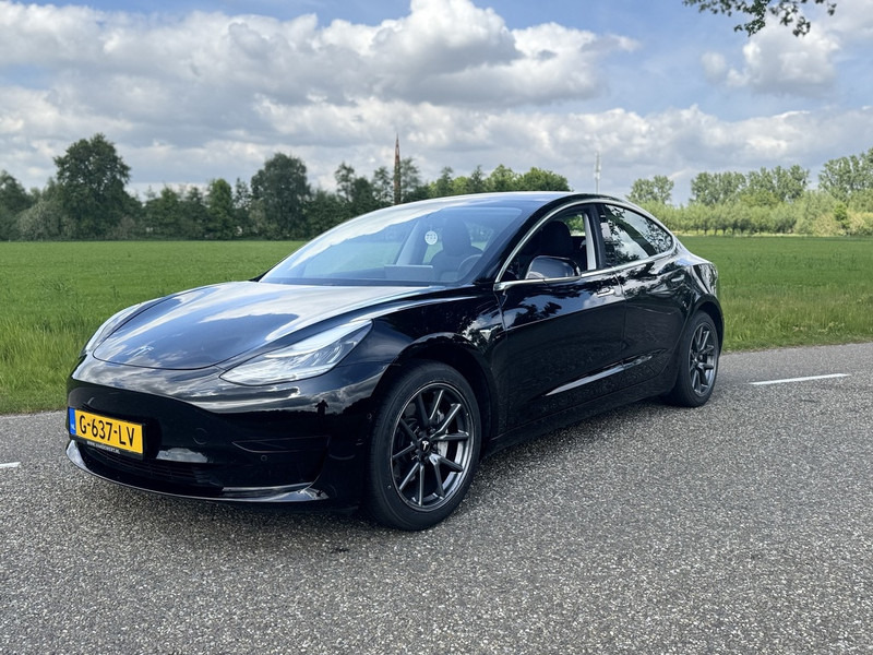 Tesla Model 3 - Automóvel: foto 1 Tesla Model 3 - Automóvel: foto 1